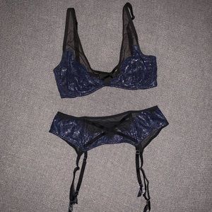 Black and navy lace bra Victoria’s Secret